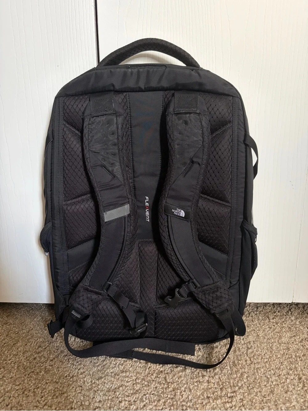 LIKE NEW The North Face Women’s Black Recon Backpack 🐦‍⬛